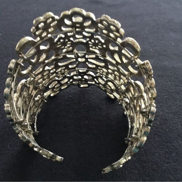 Metal lace filigree bangle bracelet.  J0022 - Picture 5 of 6